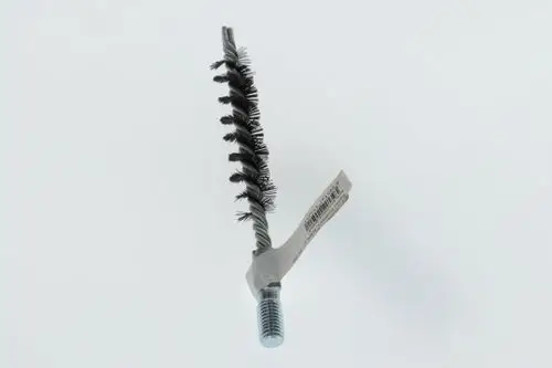 BOSCH Bürste mit spiralförmigen Borsten und einem Gewindehalter. Die Bürste ist für Reinigungsanwendungen konzipiert.